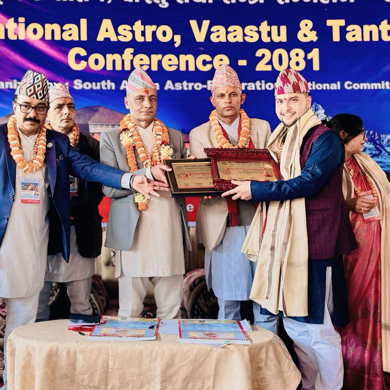 पोखरा को चर्चित भवेश भट्टराई ज्योतिष रत्न अवार्ड " द्वारा सम्मानित गण्डकीका ज्योतिषीहरु राष्ट्रिय रुपमा सम्मानित ।